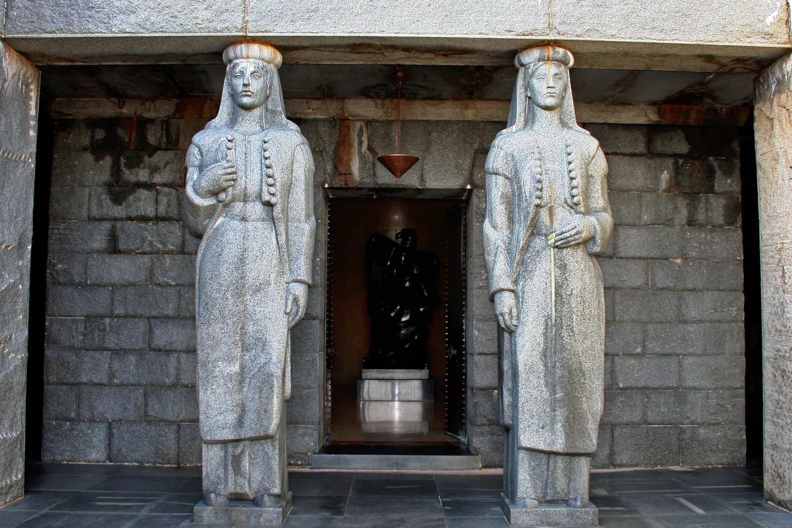черногория памятники