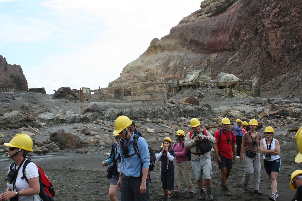 Holidaying on White Island attractions, geoblog, New Zealand, travel