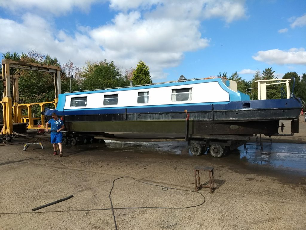 Blacking at Calcutt Boats