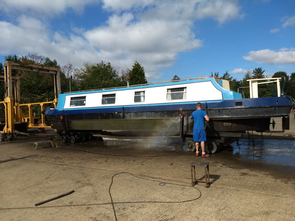 Hull Blacking at Calcutt Boats