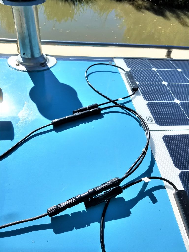 Connecting solar panels in parrallel