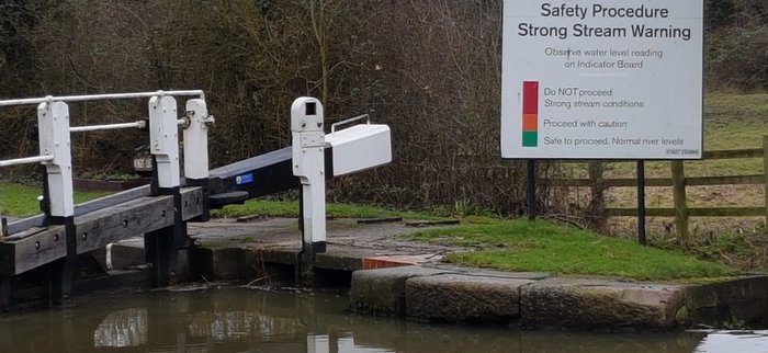 Red boards - River water flow warning system
