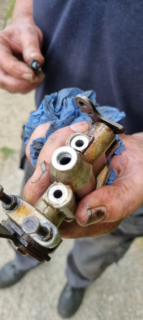 Torn threads on fuel governor