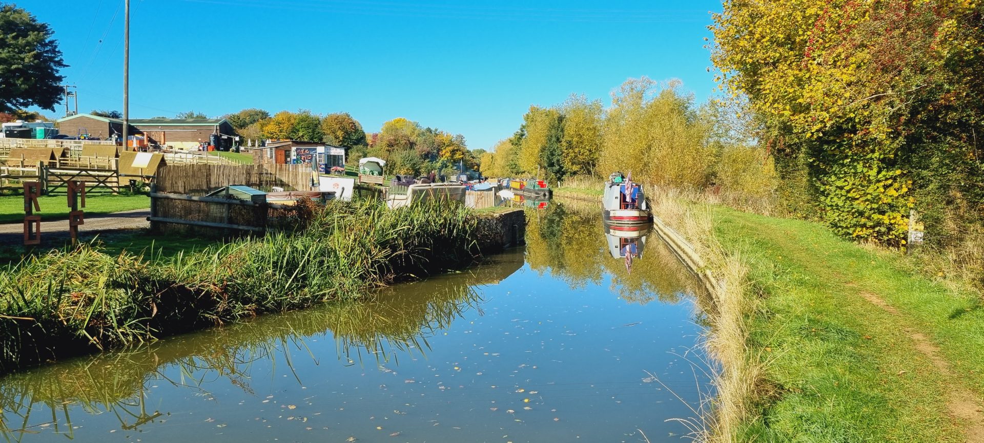 Pig Place - Oxford Canal