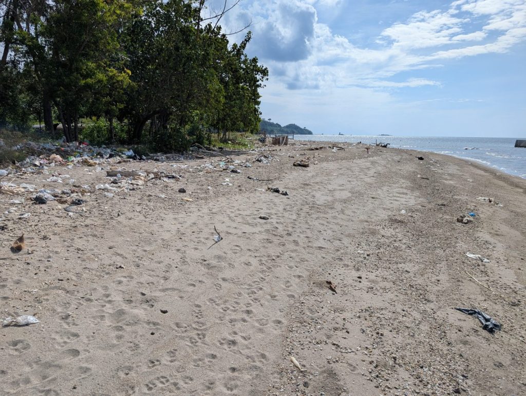 Beaches around Eastern Gilli's