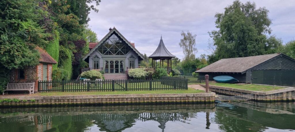 Shiplake - Weekend Cottage