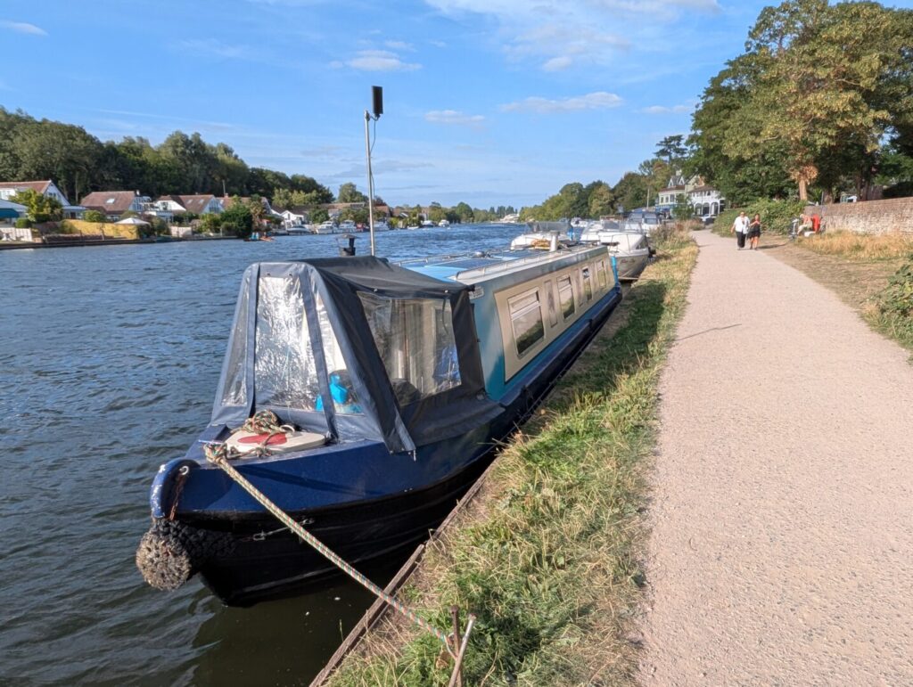 Mooring at Walton on Thames close to the Swan pub