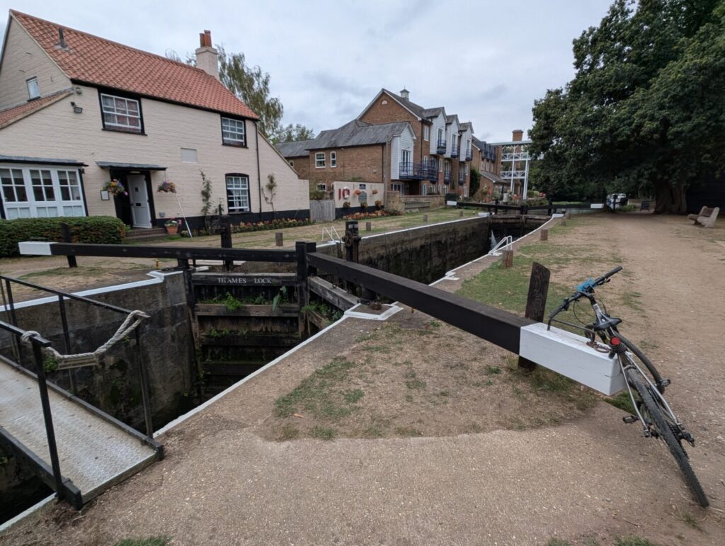 Weybridge Lock - Wey Navigation